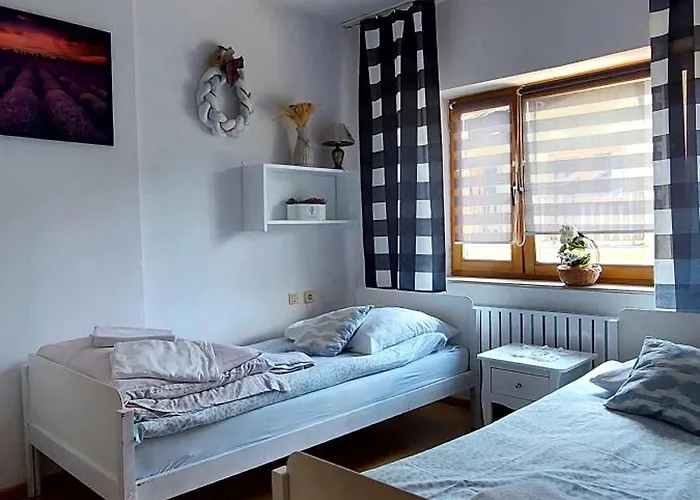 Szymusiowa בית אירוח שצ'צ'ירק